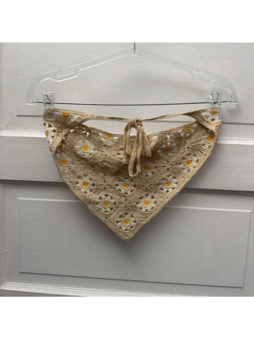 Crochet Daisy Triangle Bandana Scarf Beige White Floral Tie Neck Boho - Picture 3 of 5